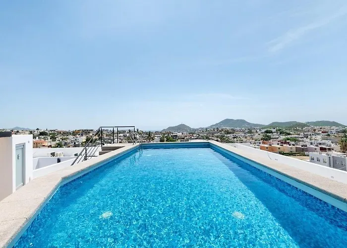 Primer Piso , 3 Recamaras+2.5 Baños +alberca Apartamento *
