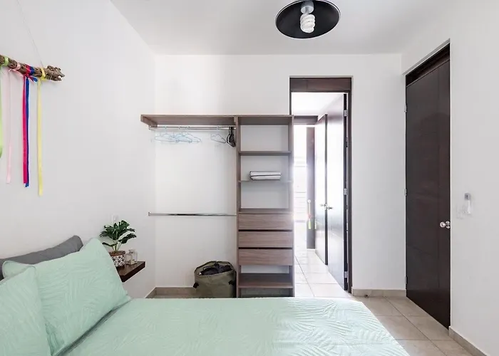 Primer Piso , 3 Recamaras+2.5 Baños +alberca