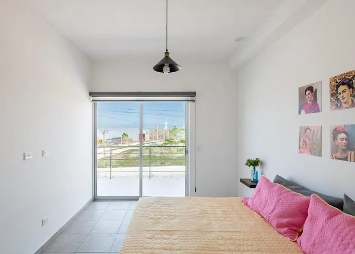 Primer Piso , 3 Recamaras+2.5 Baños +alberca Apartamento *
