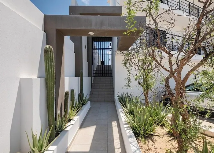 Primer Piso , 3 Recamaras+2.5 Baños +alberca Apartamento *