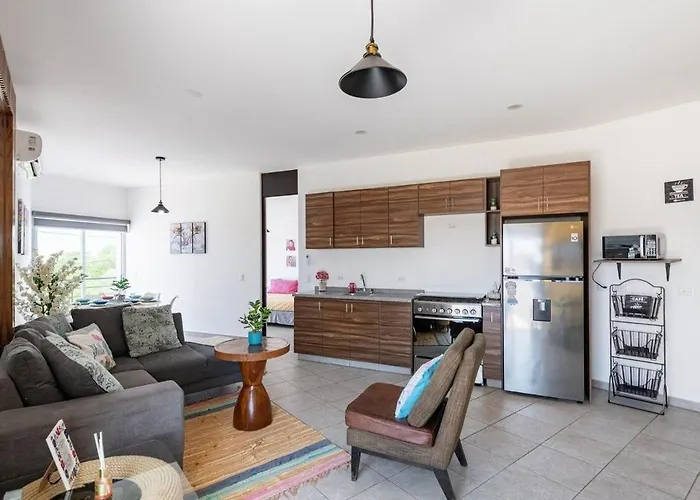 Apartamento Primer Piso , 3 Recamaras+2.5 Baños +alberca *