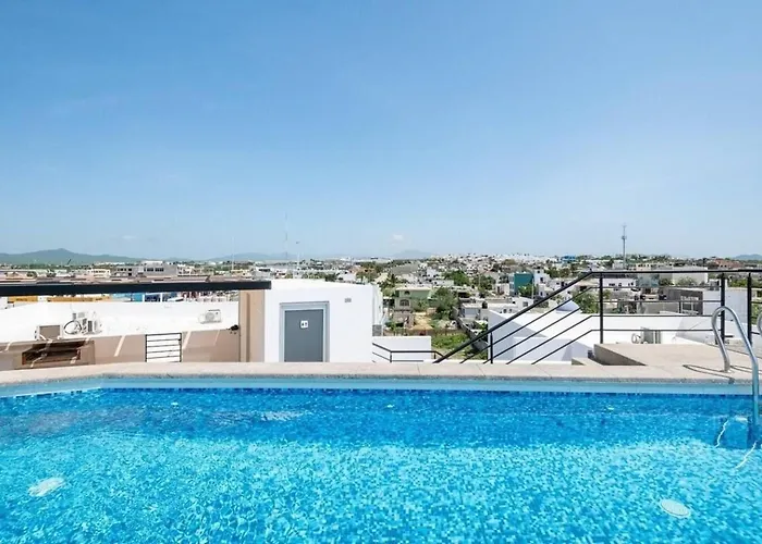 Primer Piso , 3 Recamaras+2.5 Baños +alberca Apartamento *