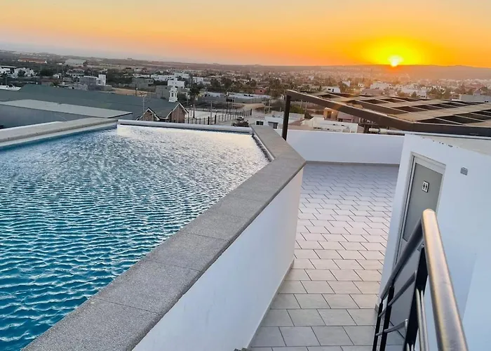 Apartamento Primer Piso , 3 Recamaras+2.5 Baños +alberca Cabo San Lucas